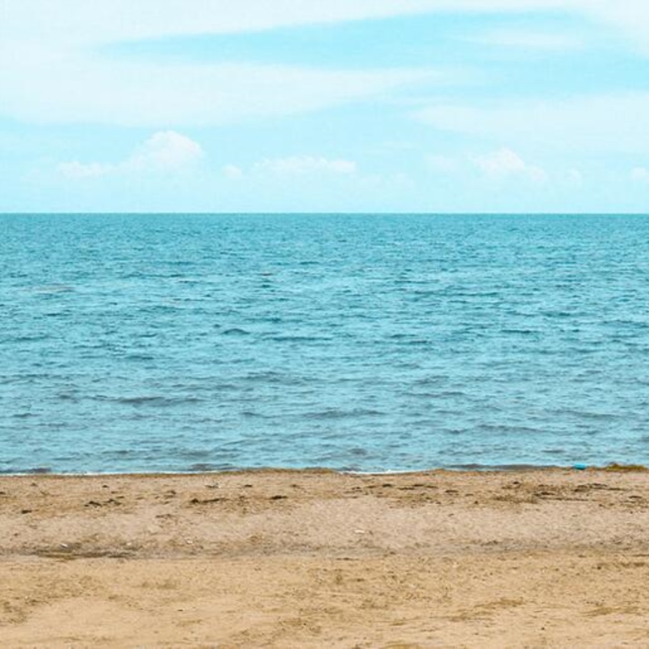 Qinghai Lake is the largest inland and salt water lake in China. It is thought by the natives that Qinghai Lake is a miracle endowed by a deity.